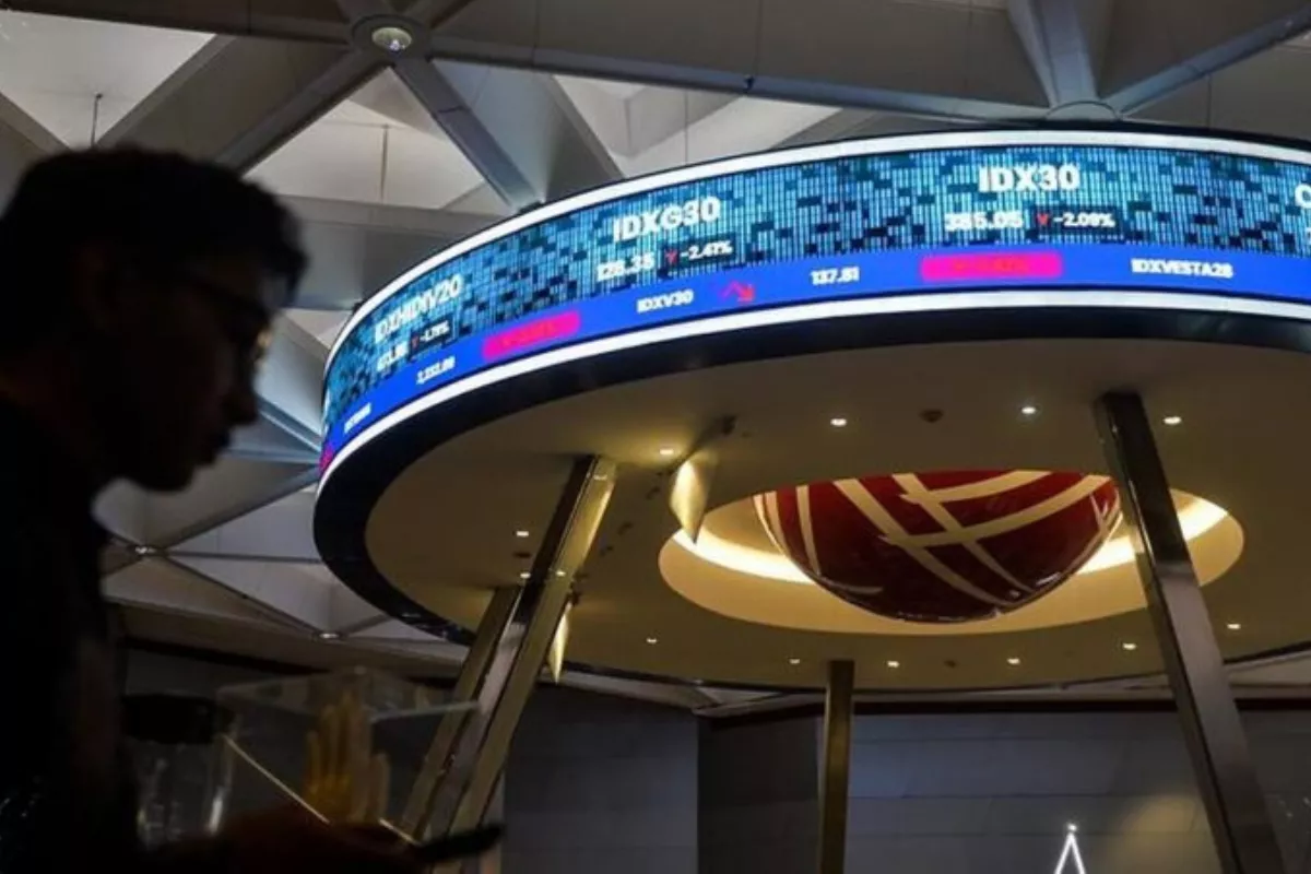 IHSG Melemah 8,29 Poin, Sektor Energi Justru Menguat