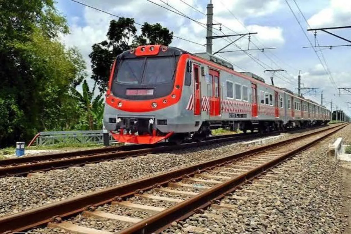 KAI Mulai Akuisisi INKA, Butuh 156 Rangkaian KRL hingga 2040