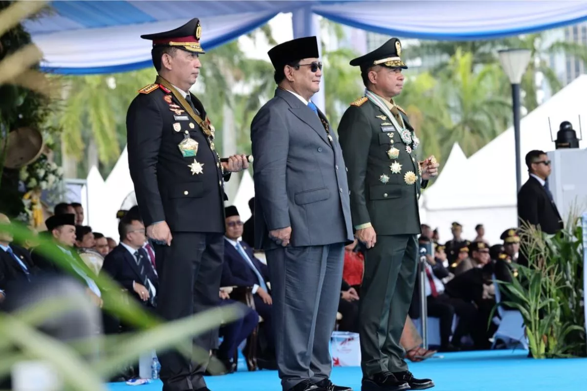 Prabowo Beri Penghargaan 6 Polisi dan Naikkan Pangkat 3 Purnawirawan