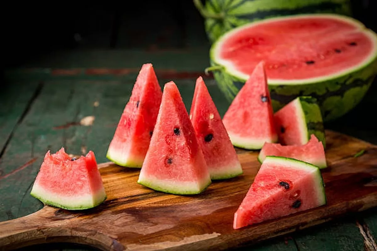6 Buah Paling Segar dan Nikmat Jika Disajikan saat Dingin