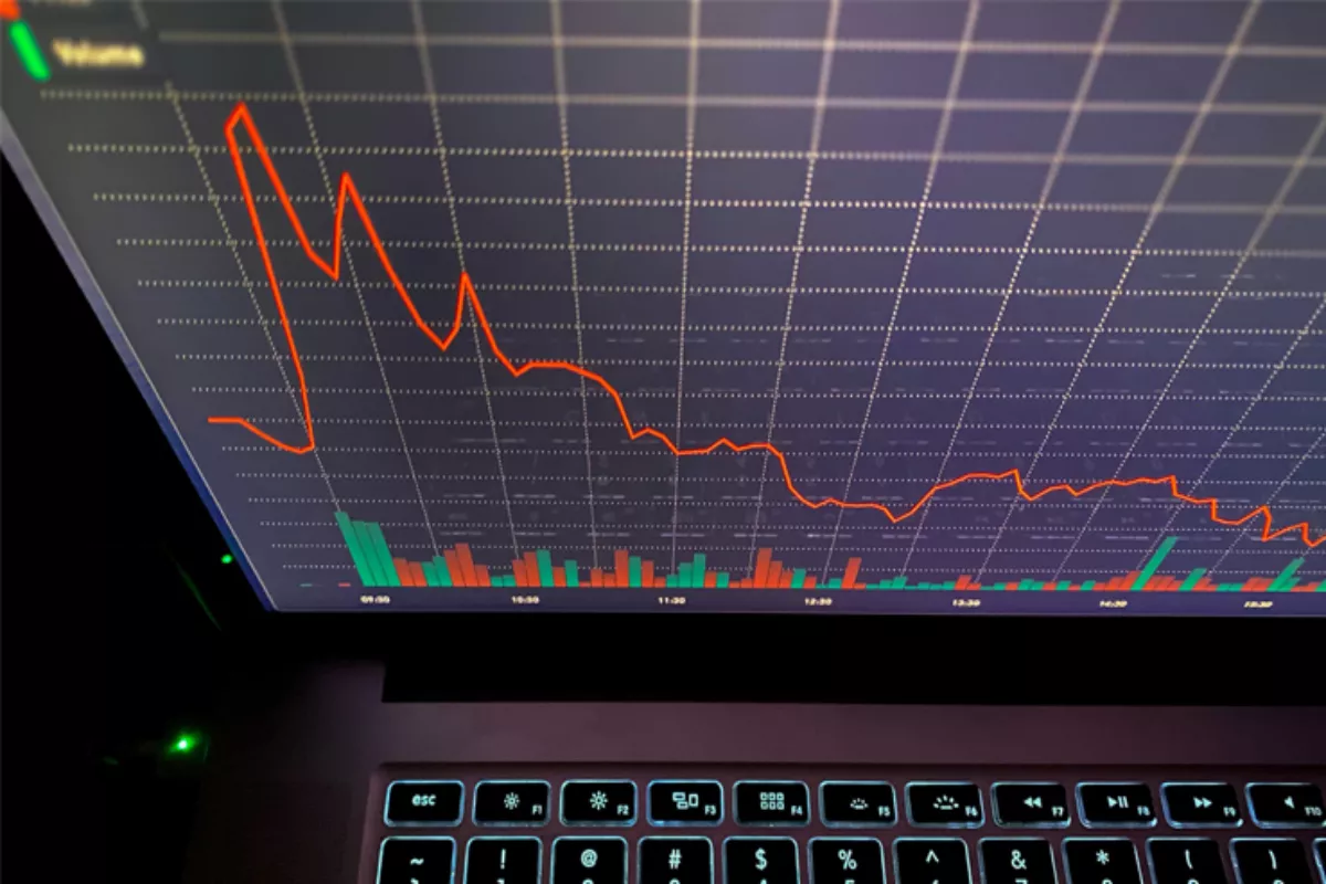 Ditekan Sentimen Negatif, IHSG Berpotensi Menguji Support 5.700