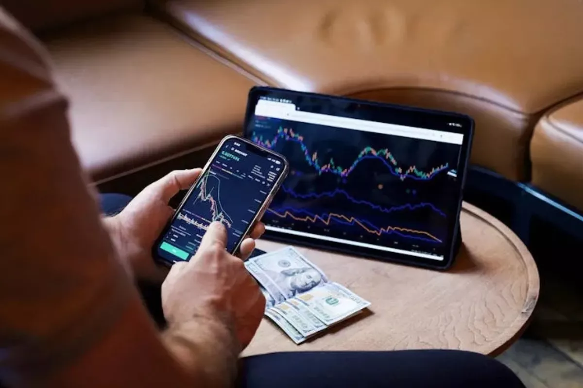 Proyeksi Saham BBCA PGAS dan DEWA Menjelang Pembukaan Pasar