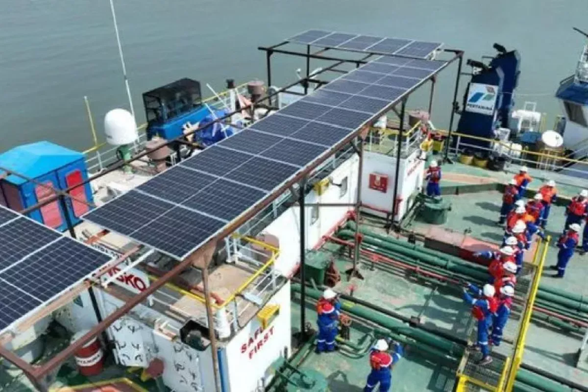 Inovasi Hijau Pertamina: Kapal OB Patra 2303 Kini Gunakan Tenaga Surya