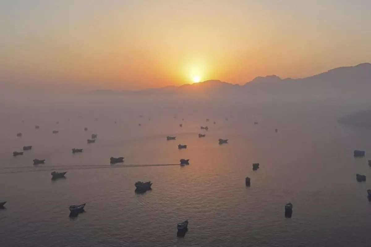 Harga Minyak Ambles 5 Persen Imbas Prospek Pembukaan Selat Hormuz