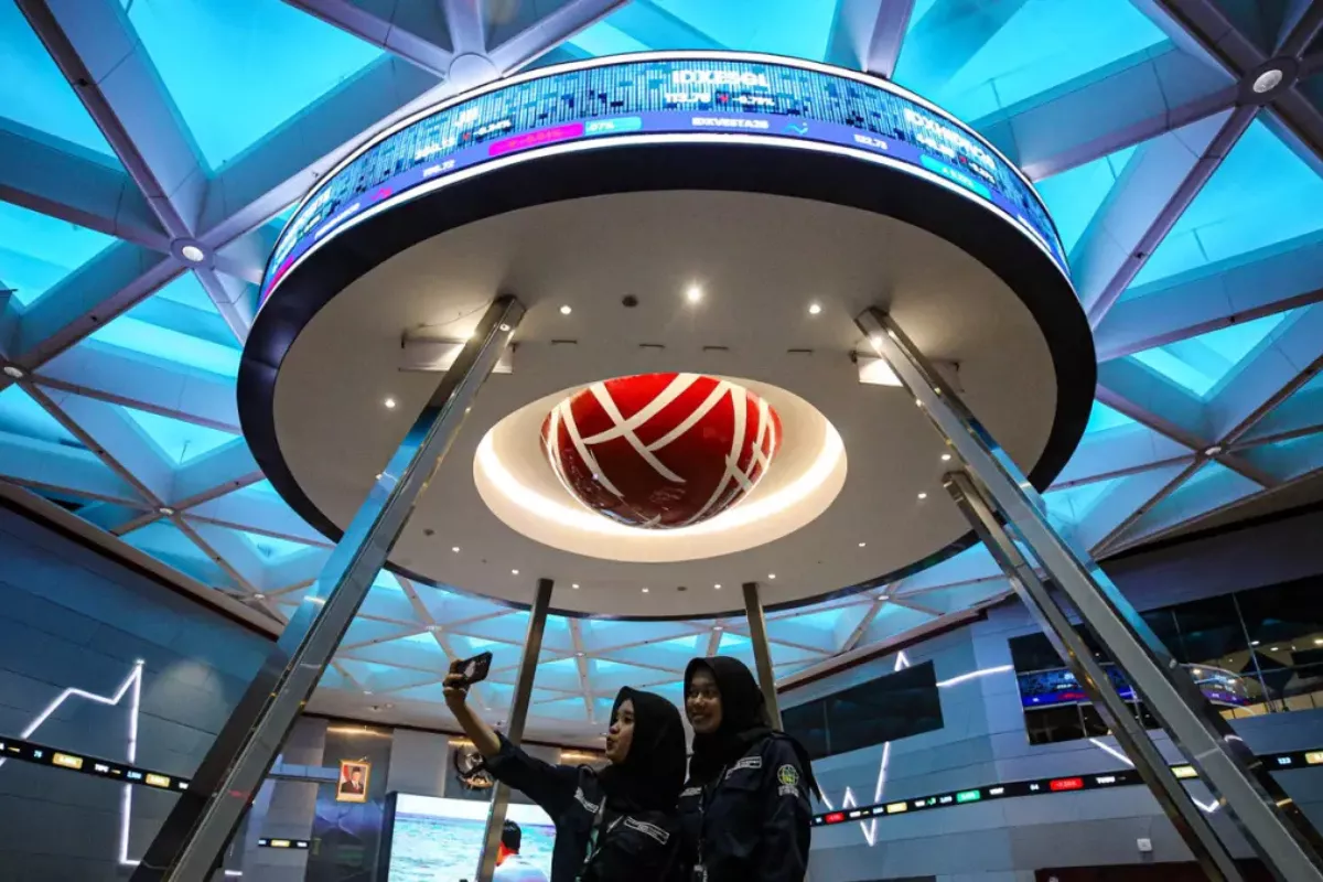 IHSG Ambruk, Asing Borong Saham Perbankan dan Komoditas