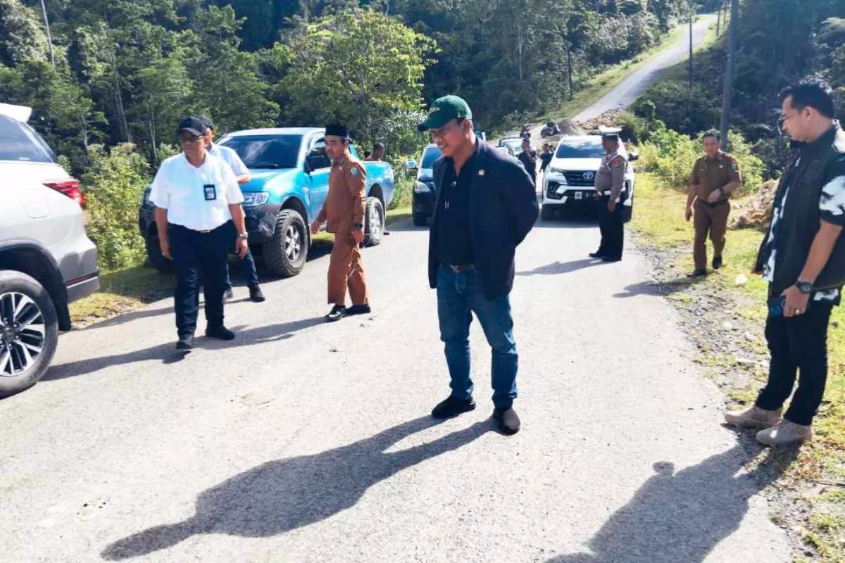 Ruslan M Daud Tinjau Infrastruktur Jalan dan Jembatan di Simeulue