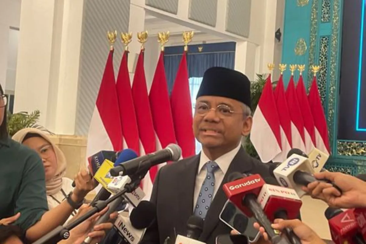 Sertijab Menkeu, Suahasil Terima iPad dari Purbaya Usai Pelantikan