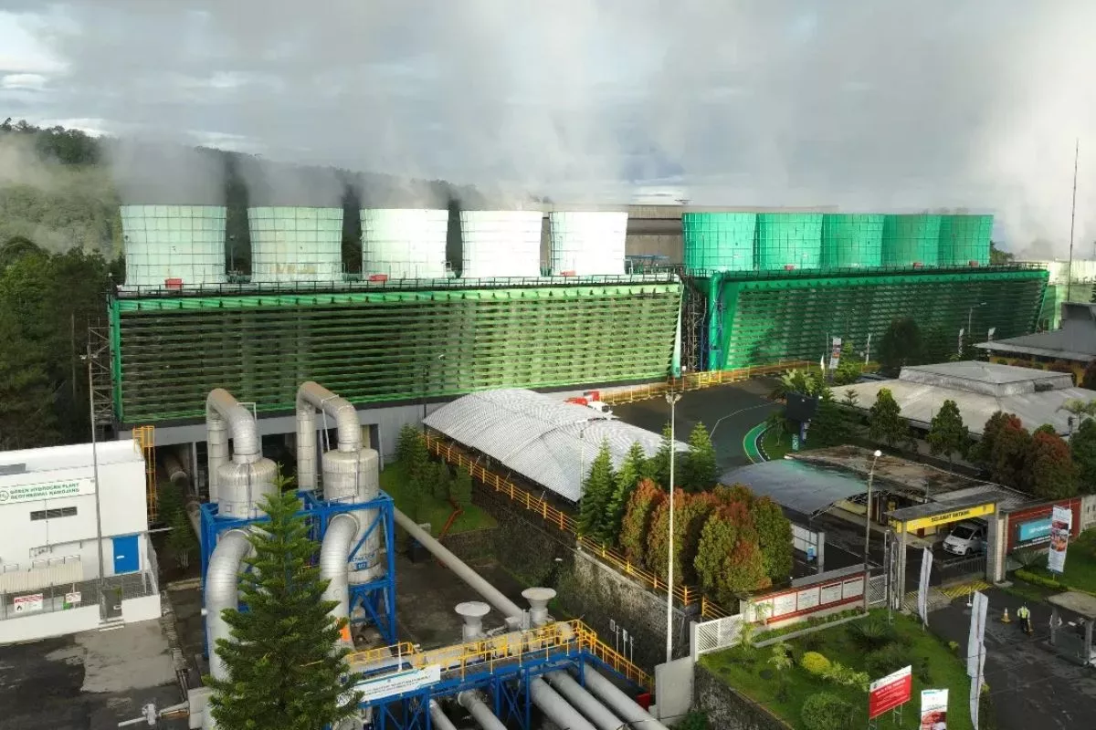 PLN IP Gandeng DevvStream Garap PLTS Off-Grid dan Karbon Global