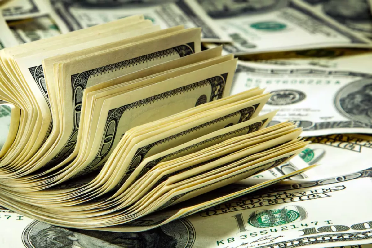 Valas Global Waspada, Emas Konsolidasi di 4.250 US Dolar