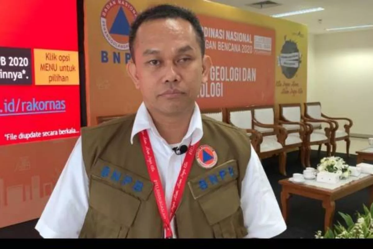 Banjir Padang Berangsur Surut dan Warga Mulai Membersihkan Rumah Kediaman