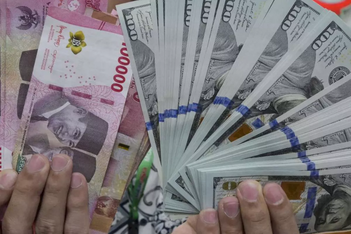 Kurs Rupiah Berpotensi Menguat Tipis ke Rp17.650 pada 25 Mei 2026
