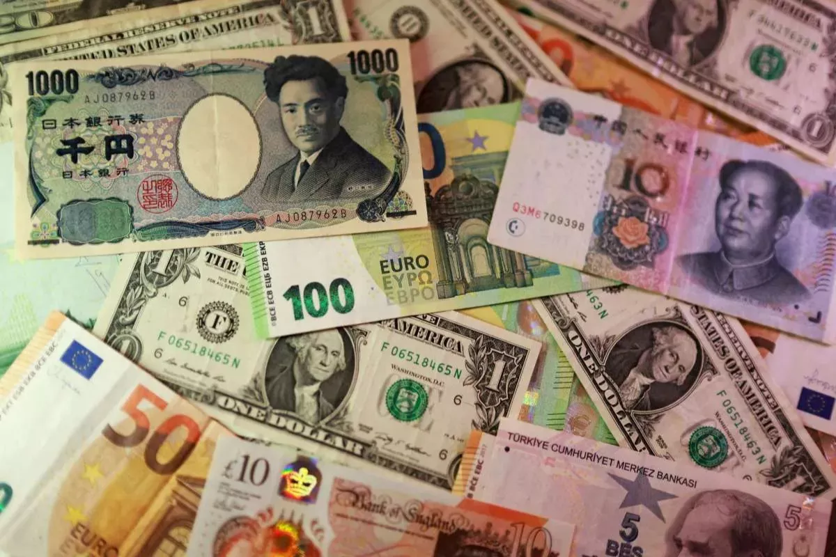 Euro Turun terhadap Dolar AS akibat Kejutan Inflasi PCE Juli