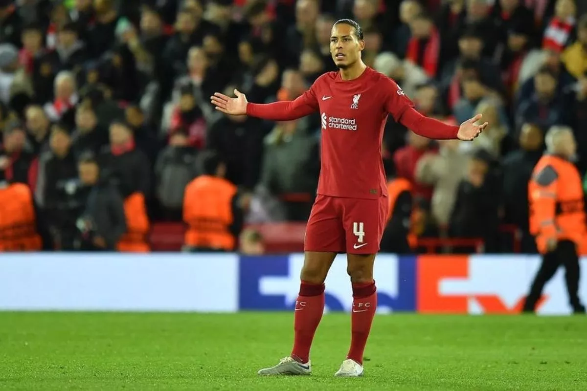 Van Dijk Nilai Pertahanan Baru Liverpool Butuh Waktu Padu