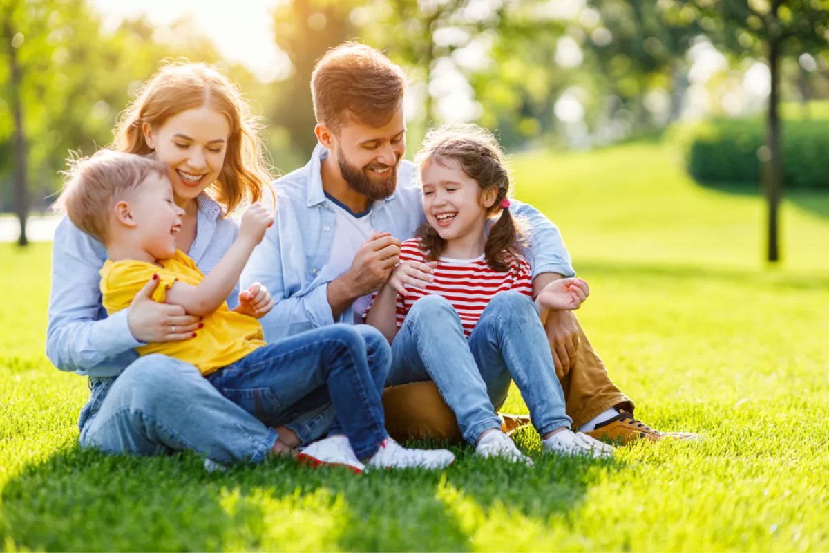 Positif Parenting: Panduan Mengasuh Anak Tanpa Kekerasan