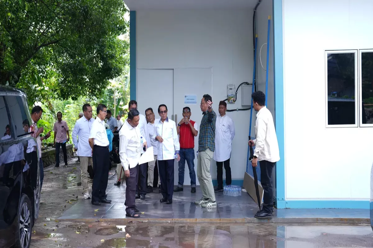 Mendiktisaintek dan Kepala BGN Resmikan Dapur MBG Unhas Makassar