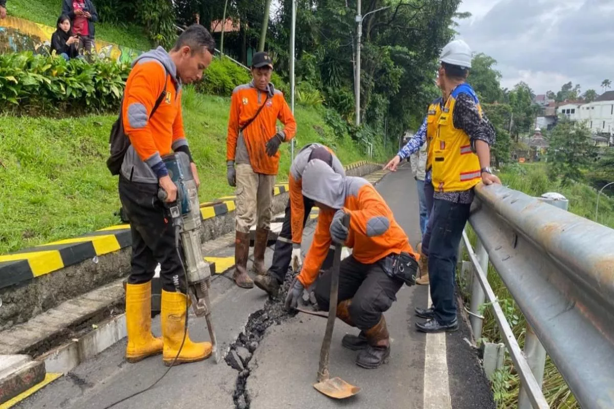 Pemkot Bogor Tutup Jalan Saleh Danasasmita Akibat Keretakan Tanah