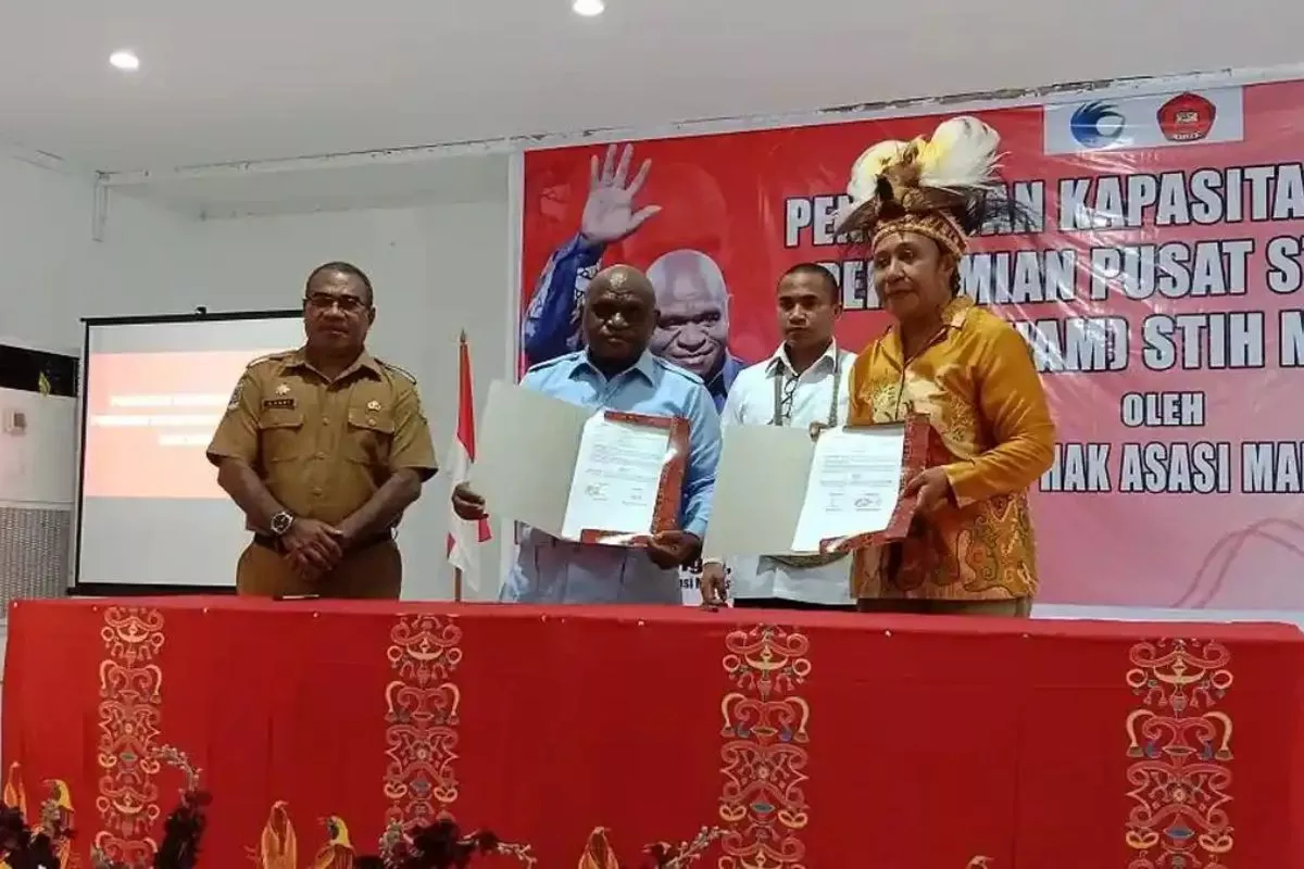 Natalius Pigai Resmikan Pusat Studi HAM Pertama di Tanah Papua
