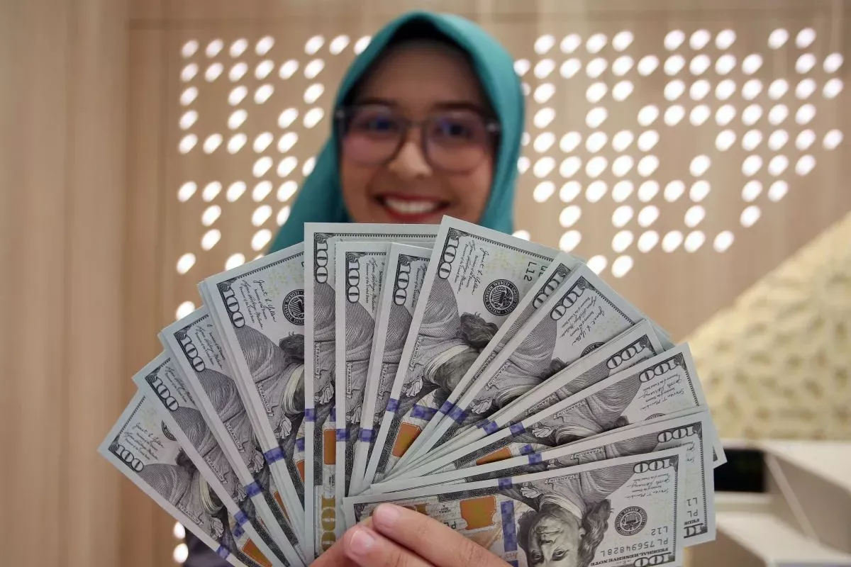 Rupiah Melemah ke Rp17.859 Per Dolar AS Saat Indeks Dolar Naik
