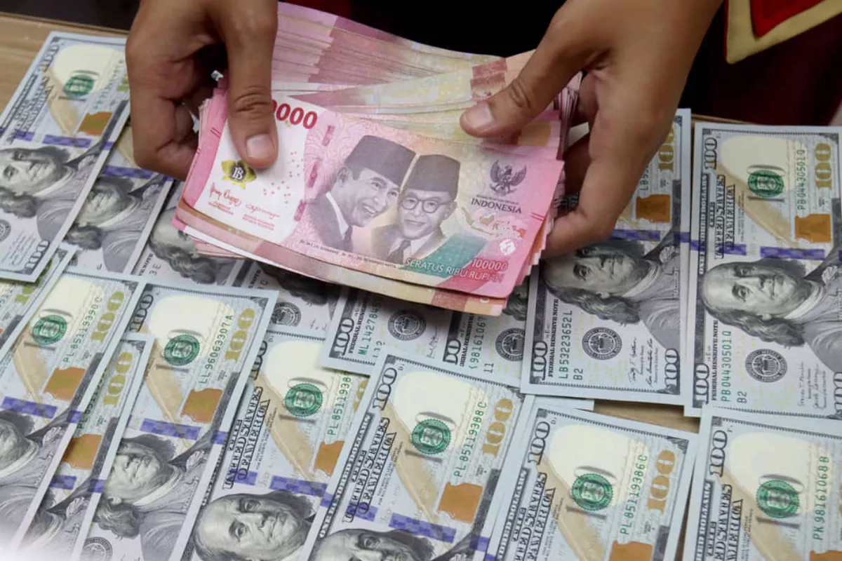 Rupiah Bergerak Menguat ke Rp18.074 per Dolar AS Perdagangan Jumat Ini