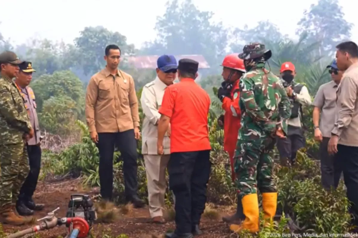 Prabowo Tinjau Karhutla di Kubu Raya dan Minta Hukum Ditindak