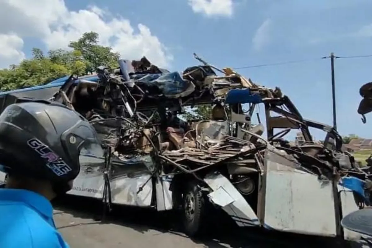 Kecelakaan Maut Libatkan 5 Kendaraan di Akses Suramadu, Arus Macet