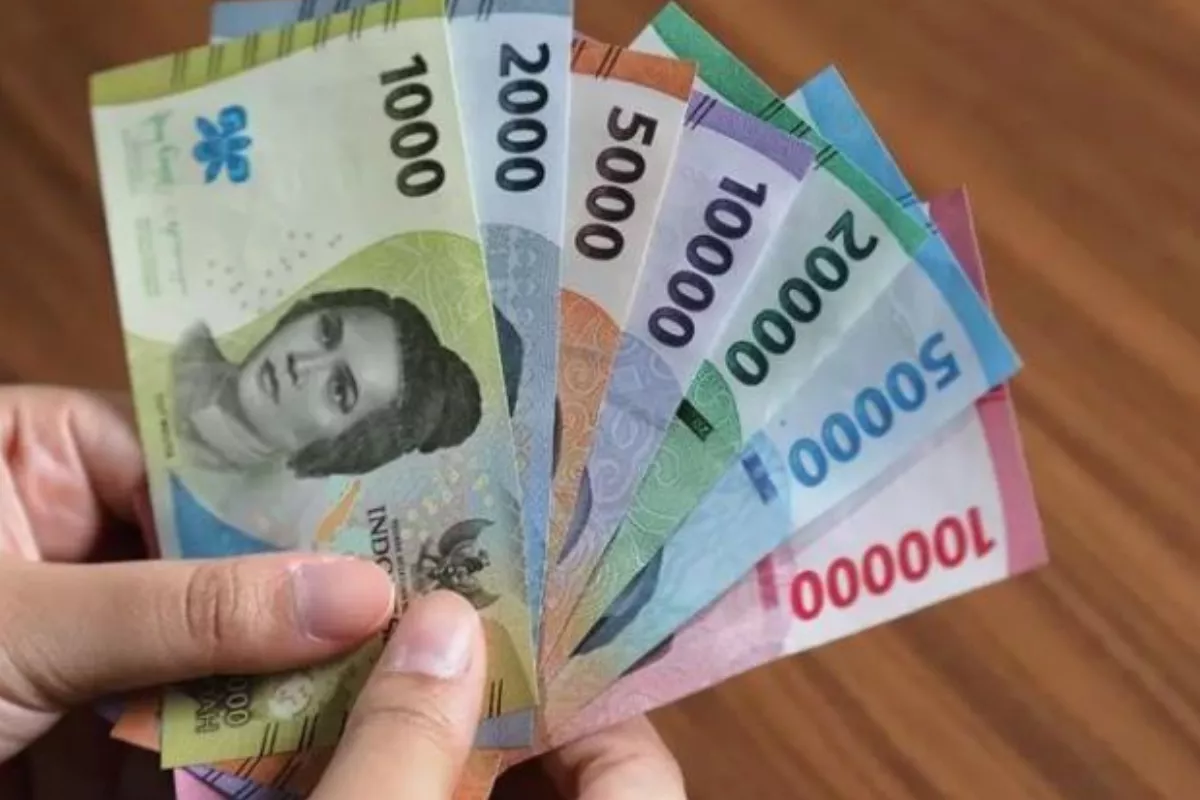 Kurs Rupiah Hari Ini Berpotensi Melemah Tajam Akibat Konflik Global