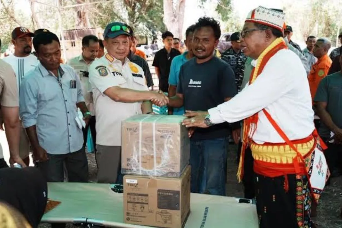 Mendagri Salurkan Tali Asih untuk Korban Meninggal Bencana Gempa NTT