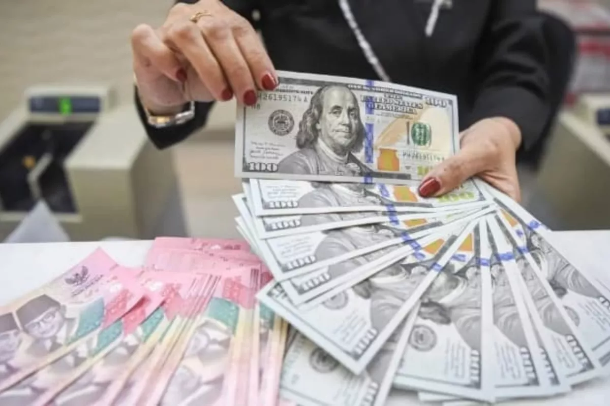 Kenaikan Harga Minyak Global Buat Rupiah Melemah pada Selasa Pagi