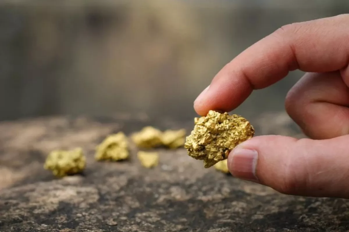 Harga Emas Bertahan di Level 4.050 Dolar AS saat Pasar Saham Bervariasi