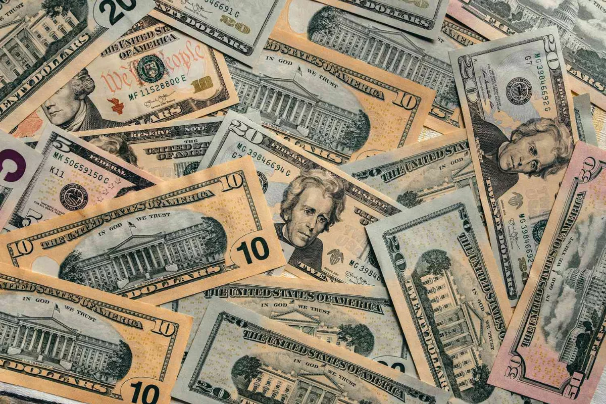 Dolar AS Melemah Imbas Langkah Treasury Naikkan Pembelian Obligasi
