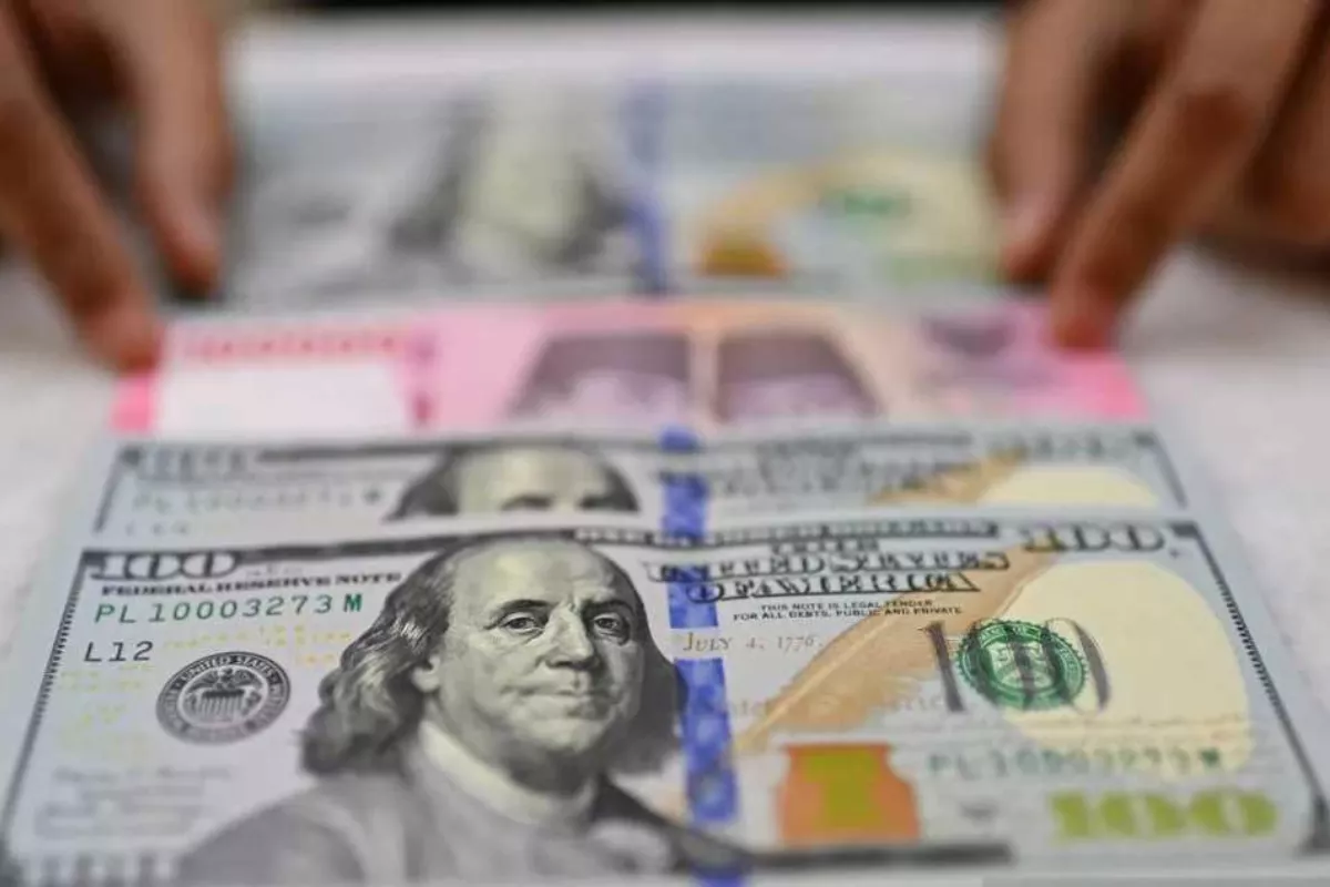 Kurs Rupiah Diprediksi Fluktuatif di Kisaran Rp17.800 per Dolar AS