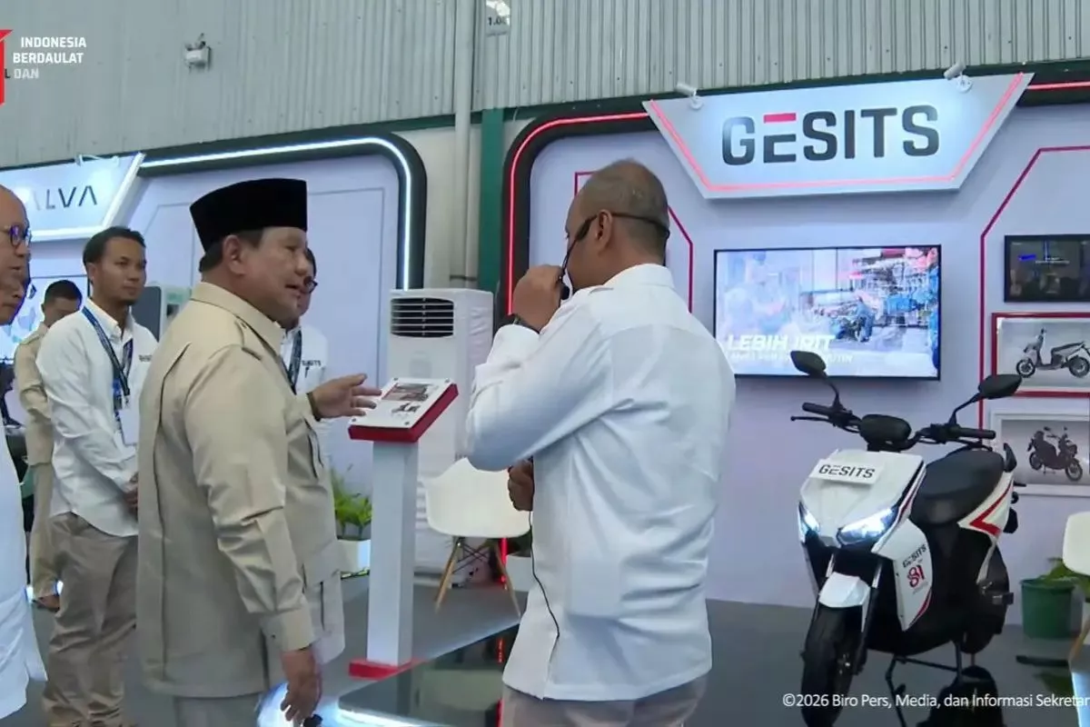 Prabowo Resmikan Ekosistem Motor Listrik Nasional di Cikarang