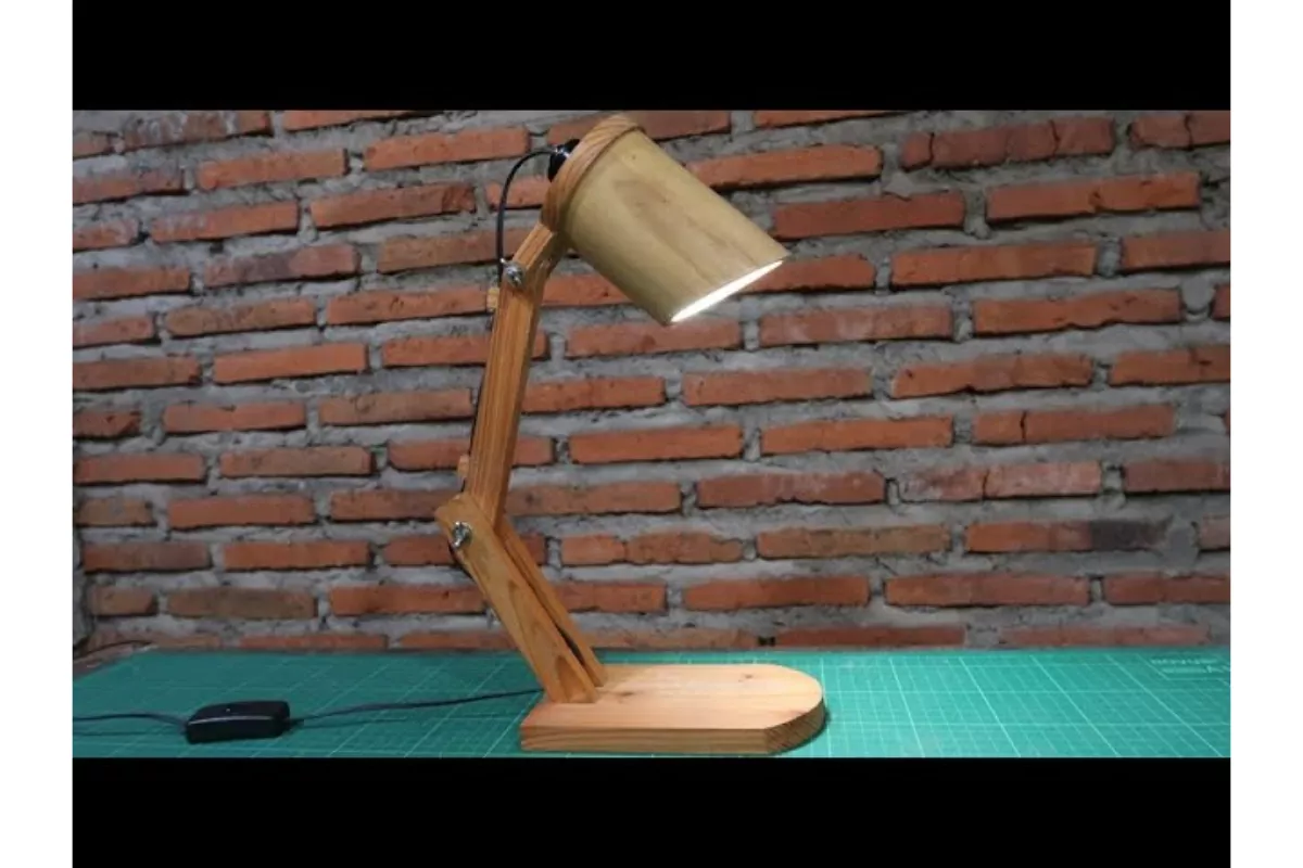 Tips Membuat Lampu Meja dari Kamera Analog Bekas yang Estetik