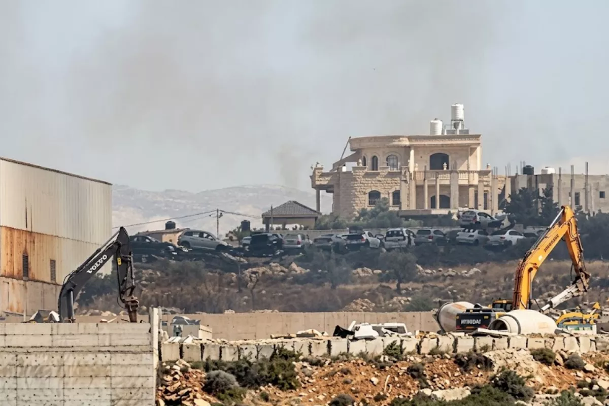 Militer Israel Pakai Buldozer Hancurkan Pabrik Semen di Tepi Barat