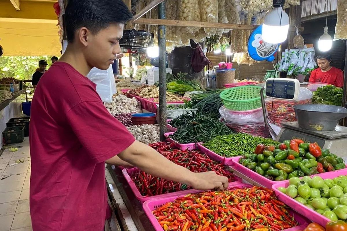 Stok Melimpah Bikin Harga Cabai dan Bawang di Pasar Kopro Turun