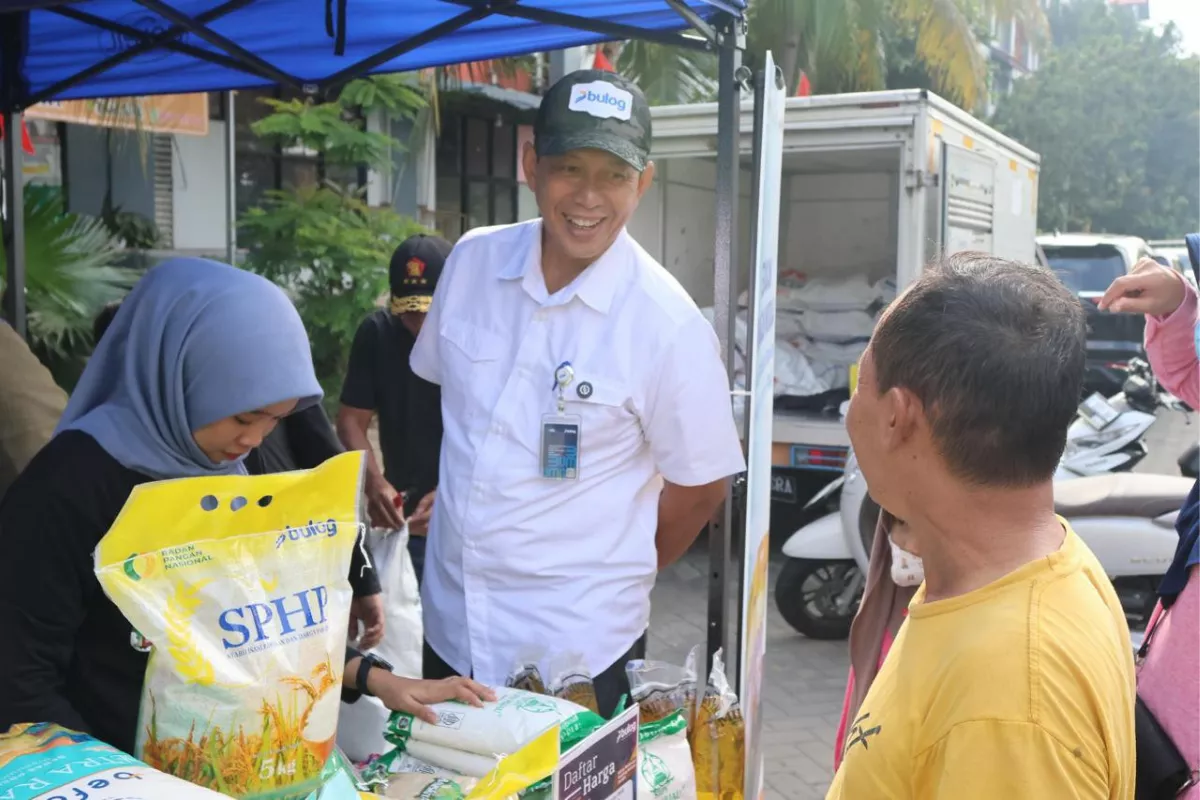 Bulog Gelar Operasi Pasar Serentak, Siapkan 110 Ribu Ton Beras