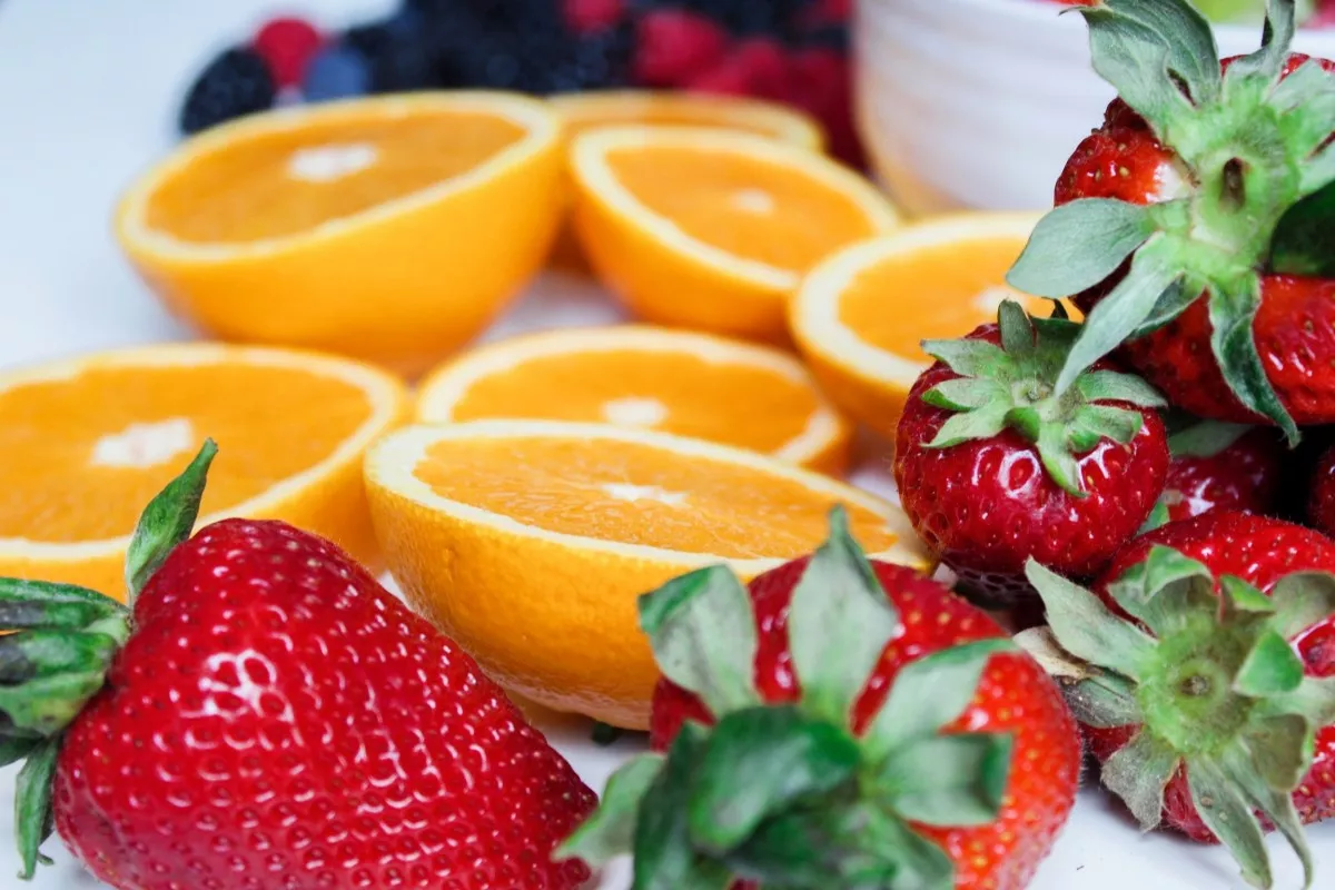 Kulit Glowing Alami: Daftar Makanan untuk Mencerahkan Kulit