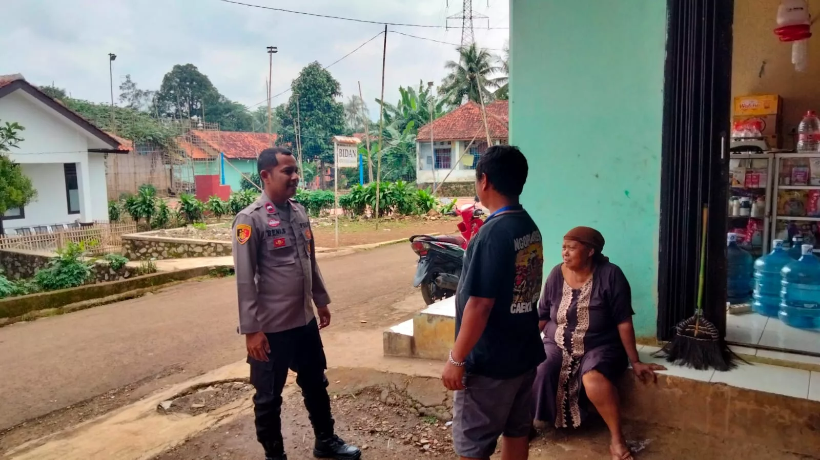 Patroli Dialogis Cara Polsek Plered Lindungi Masyarakat Aksi Kriminal