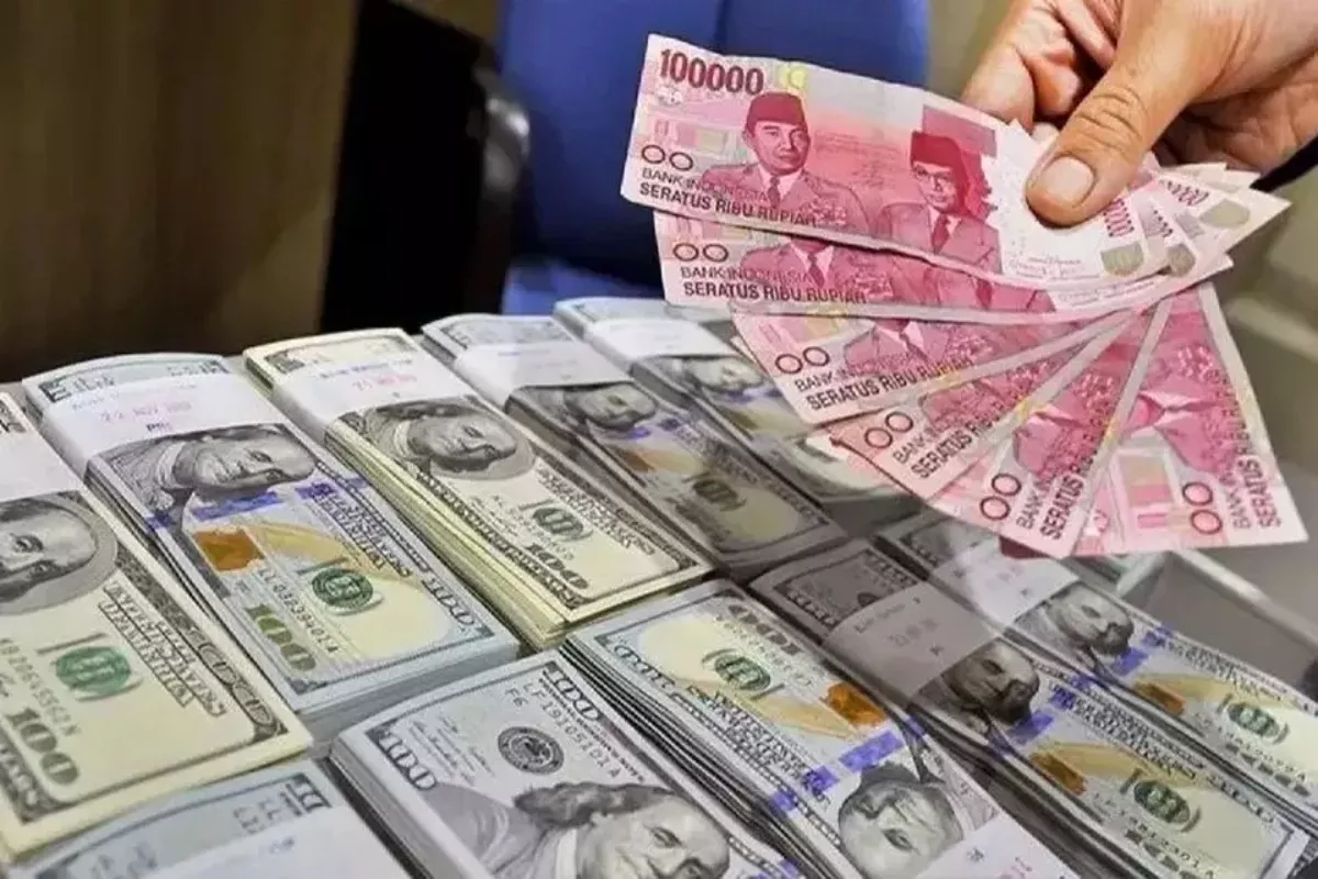 Rupiah Terperosok ke Rp17.339, Intip Kurs Dollar di Empat Bank Besar