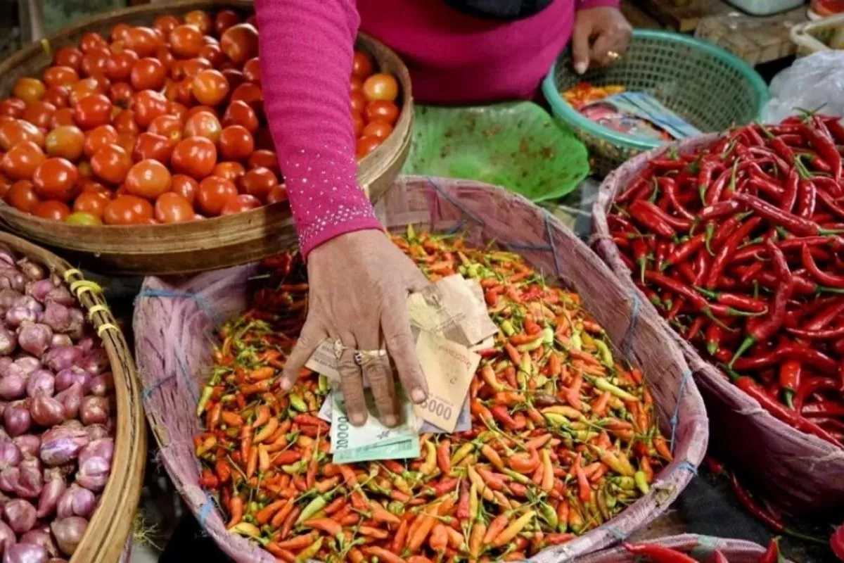 Beras dan Minyak Goreng Jatim Naik Hari Ini, Cek Harga Sembako Terbaru