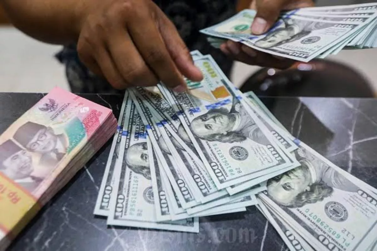 Penguatan Dolar Amerika Serikat Mendorong Lonjakan Simpanan Valas 42%