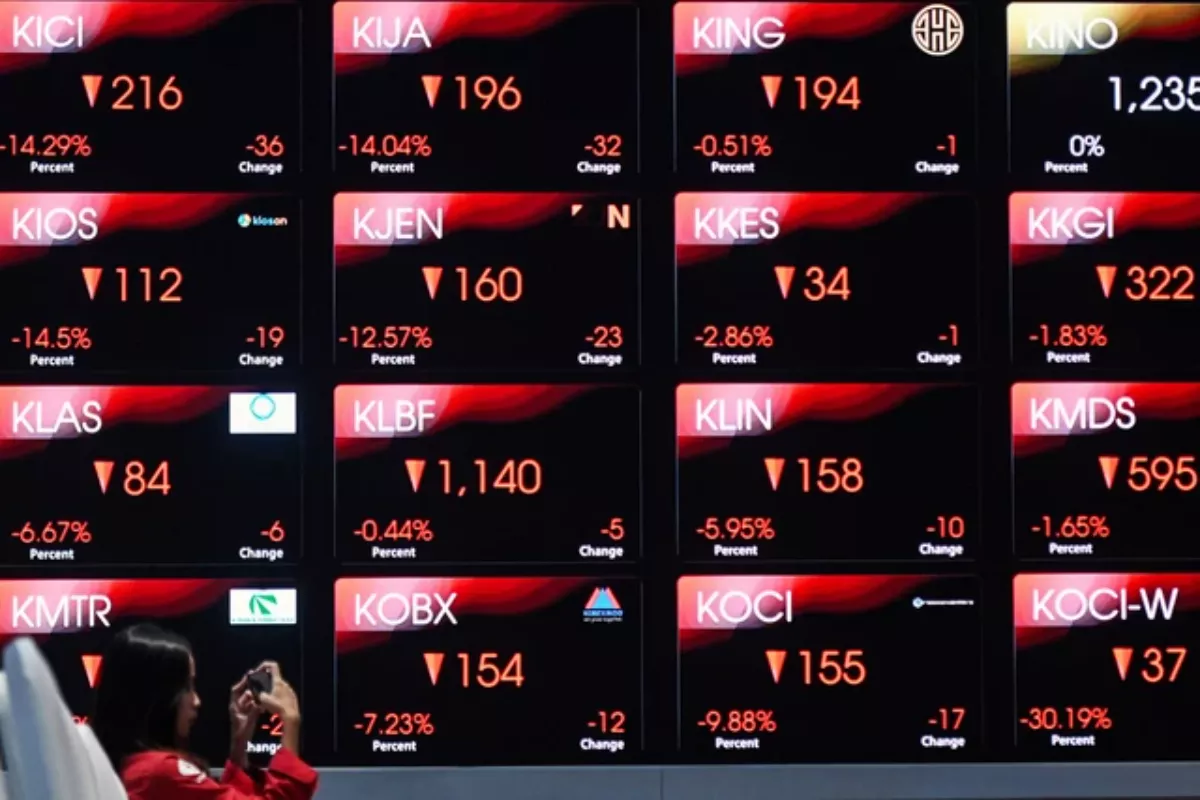 IHSG Koreksi Tajam, Investor Asing Catat Jual Bersih 13,77 Triliun