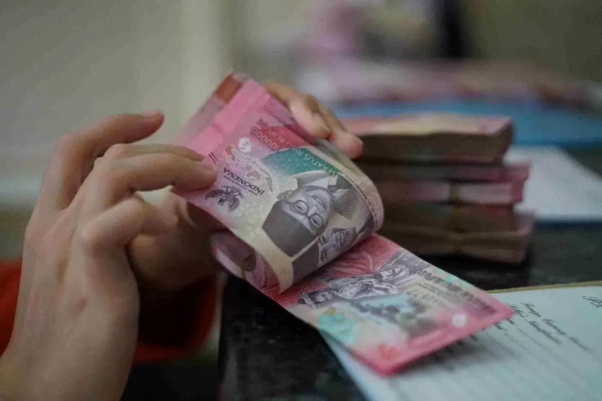 Tekanan Rupiah Terus Berlanjut ke Level 18.000 per Dolar AS pada 2026