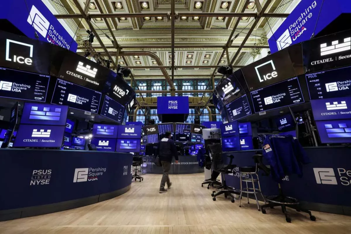 Wall Street Melemah dan Harga Minyak Tembus 100 Dolar AS per Barel