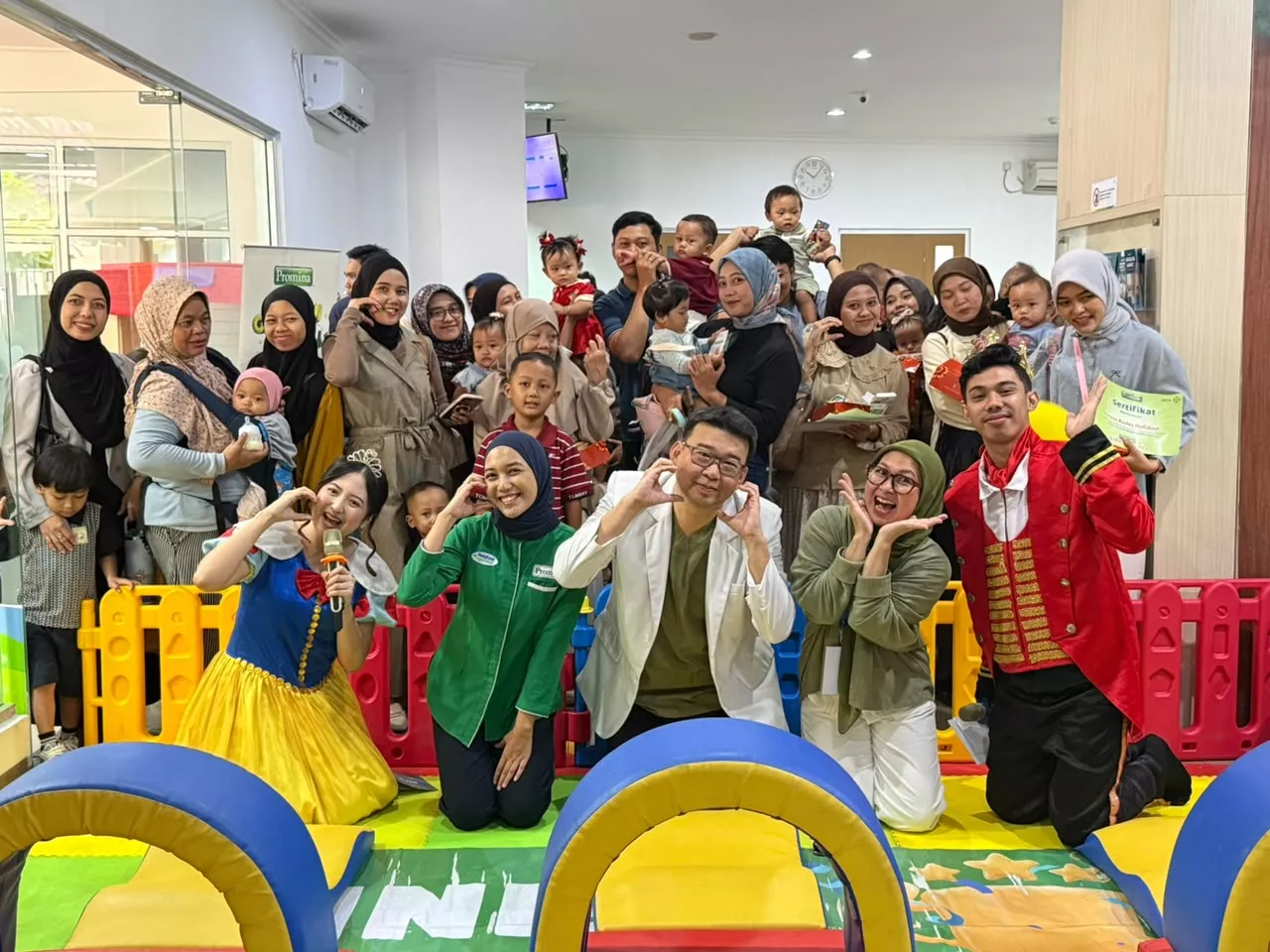 Spiderverse dan Ruza Meriahkan Azra Wonderfest serta Kunjungi Pasien Anak RS Azra