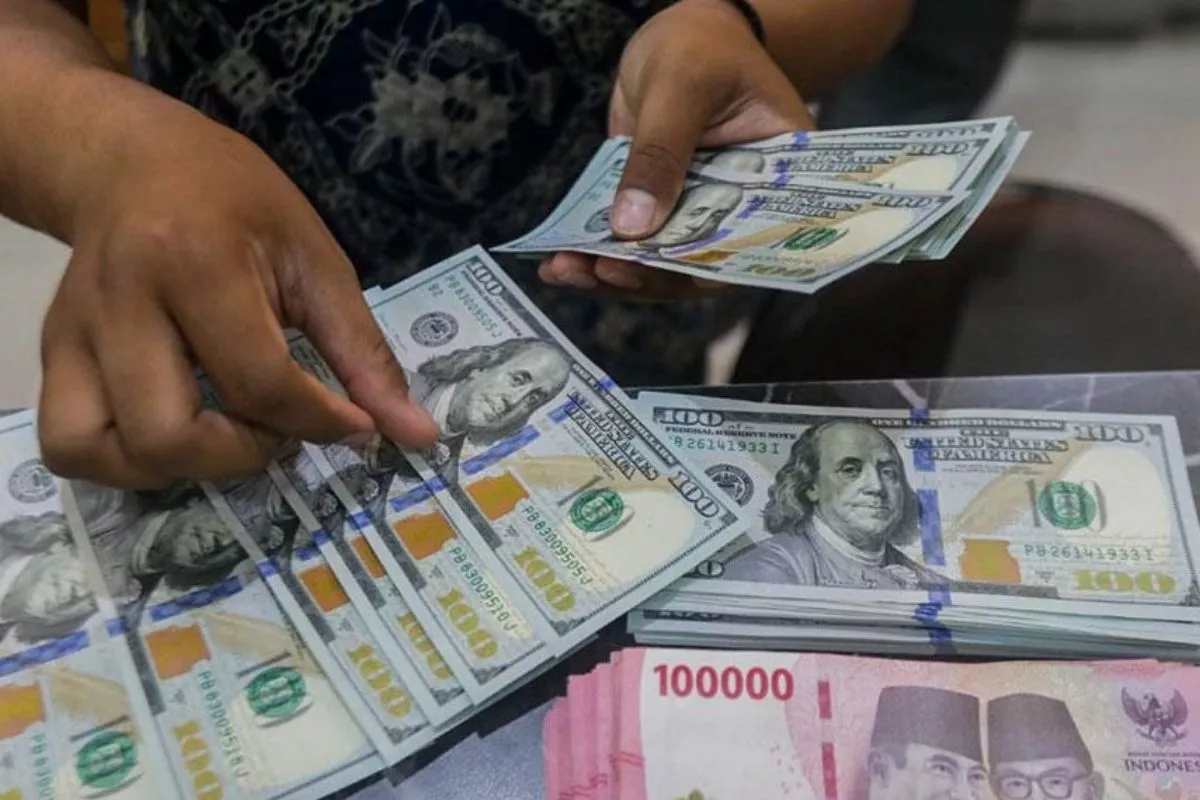 Rupiah Diprediksi Melemah terhadap Dolar AS pada Perdagangan Hari Ini