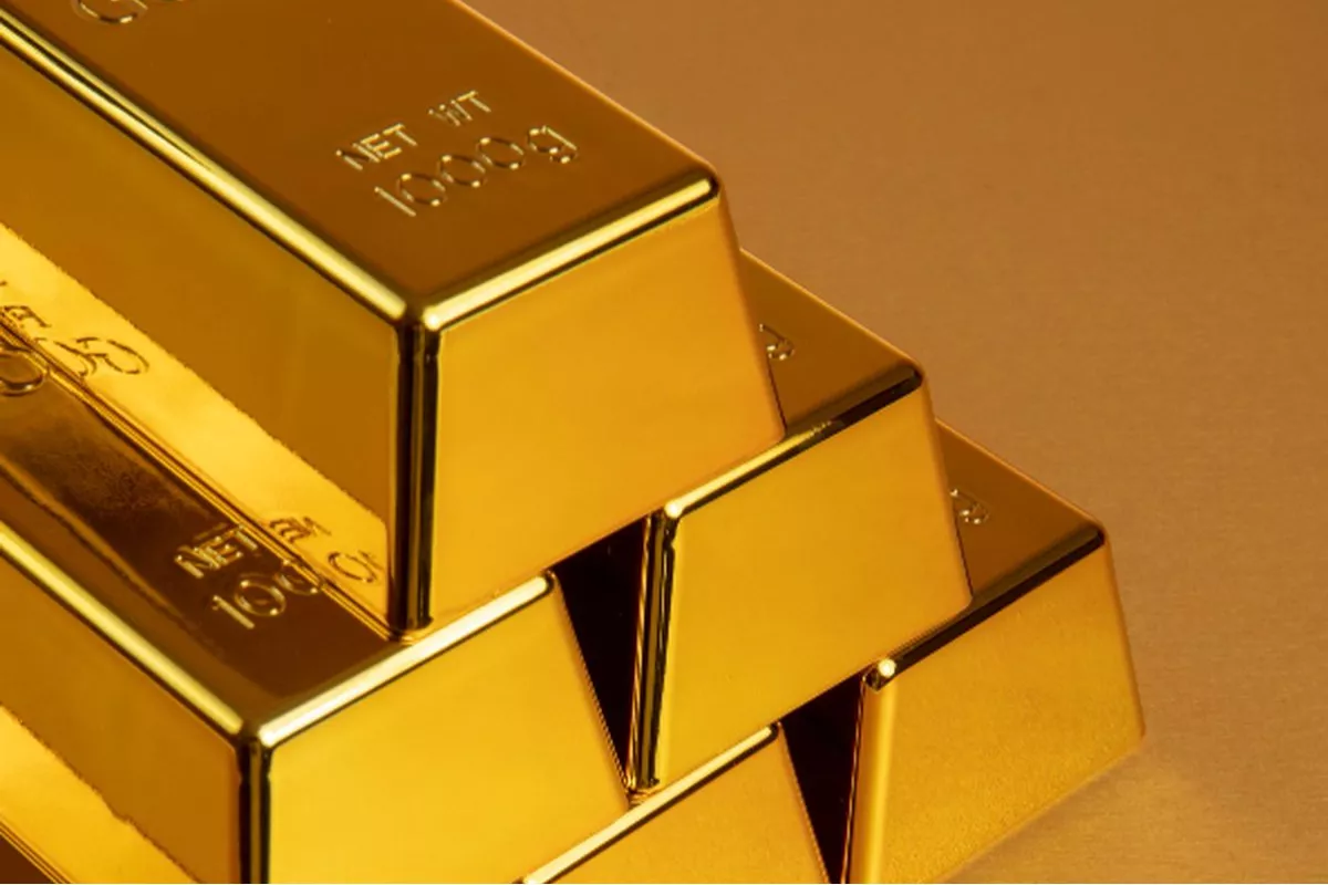 Harga Emas Anjlok 1 Persen Imbas Bayang-Bayang Suku Bunga AS