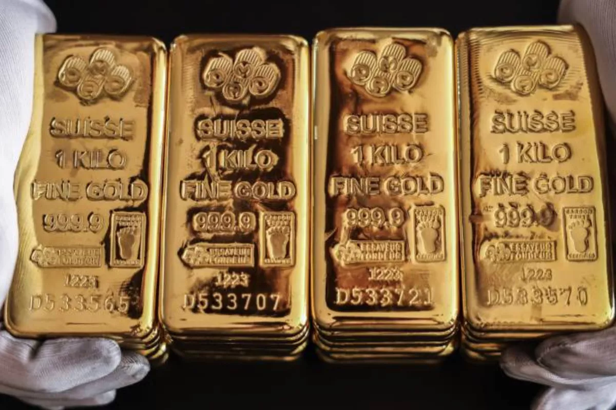 Harga Emas Dunia Merosot 3 Persen Akibat Konflik Amerika Serikat dan Iran