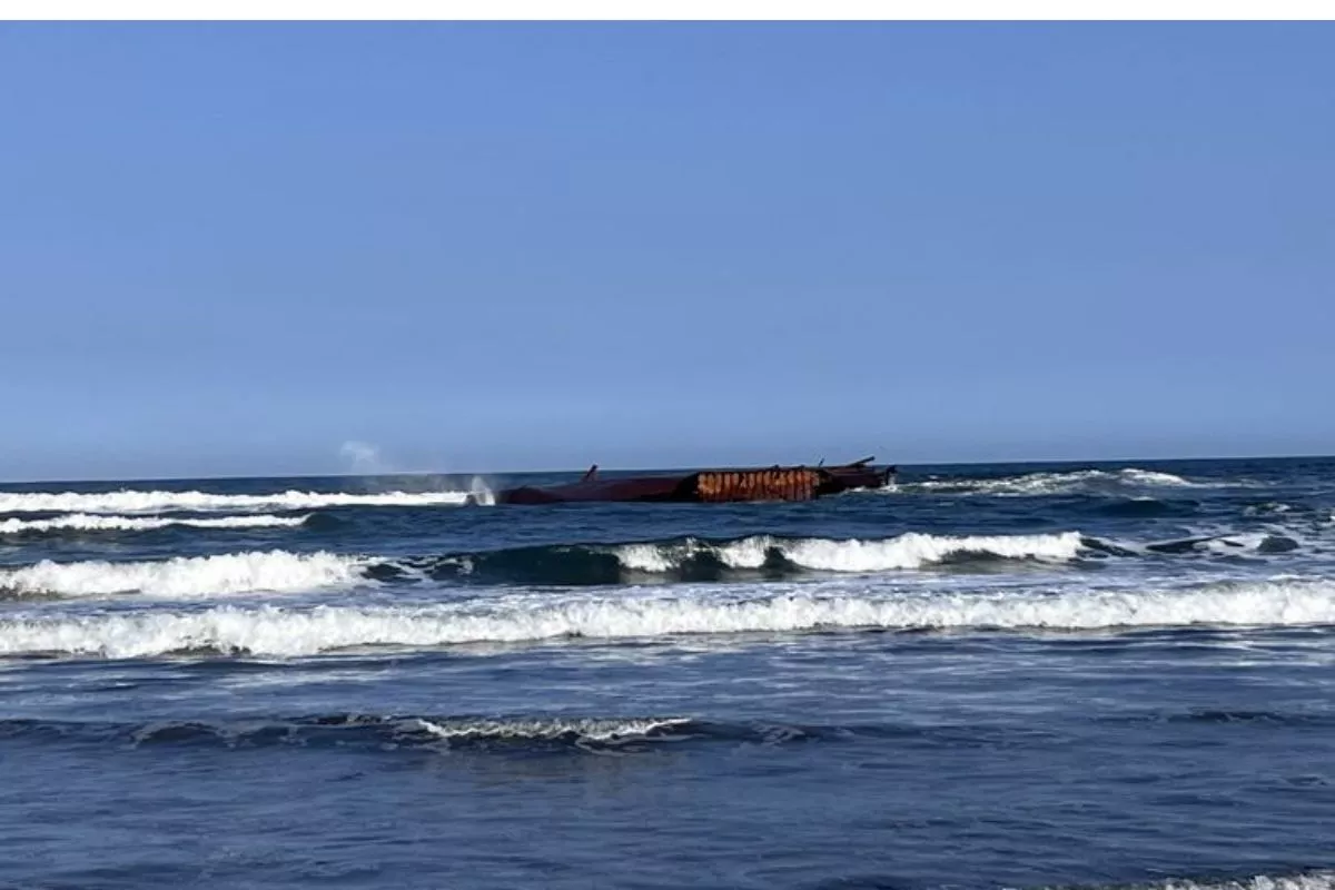 8.100 Ton Batu Bara Tumpah di Pangandaran, DKP Uji Air