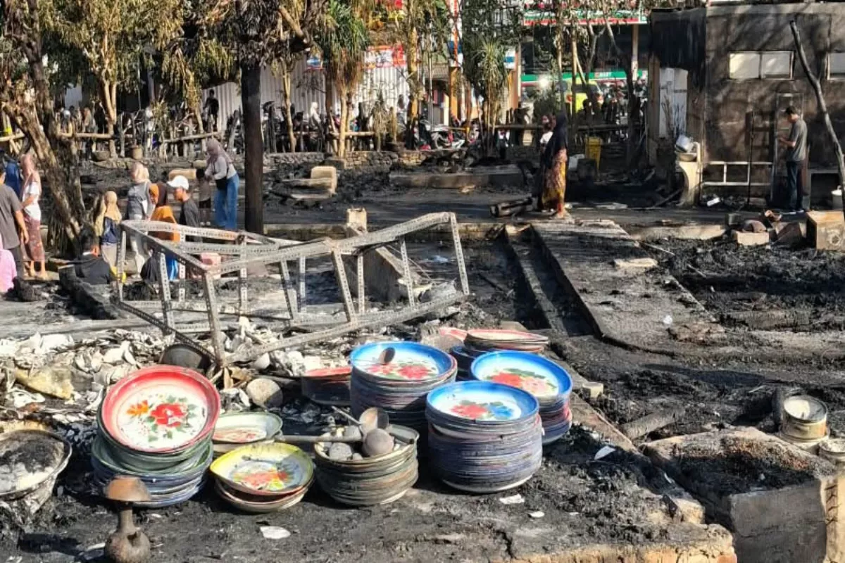 Desa Adat Sade Lombok Terbakar, Benda Pusaka dan Naskah Kuno Musnah!